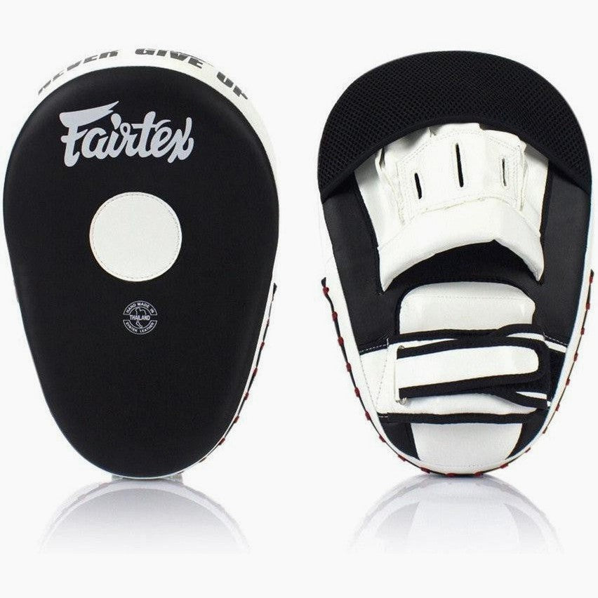 Paire De Coussinets Incurvés Fairtex Pour Muay Thai Et MMA – Cuir De Vache, Sangles Réglables, Absorbe Les Chocs, Pour Coups De Poing, Pied, Coude Et Genou (entraînement Pro)