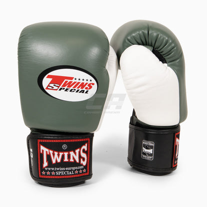 Coppia Di Guanti Da Boxe in Pelle Rossa Fotografia Stock - Immagine di